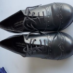 Comfort Plus by Predictions Oxford black 1 inch heels, size 8 1/2